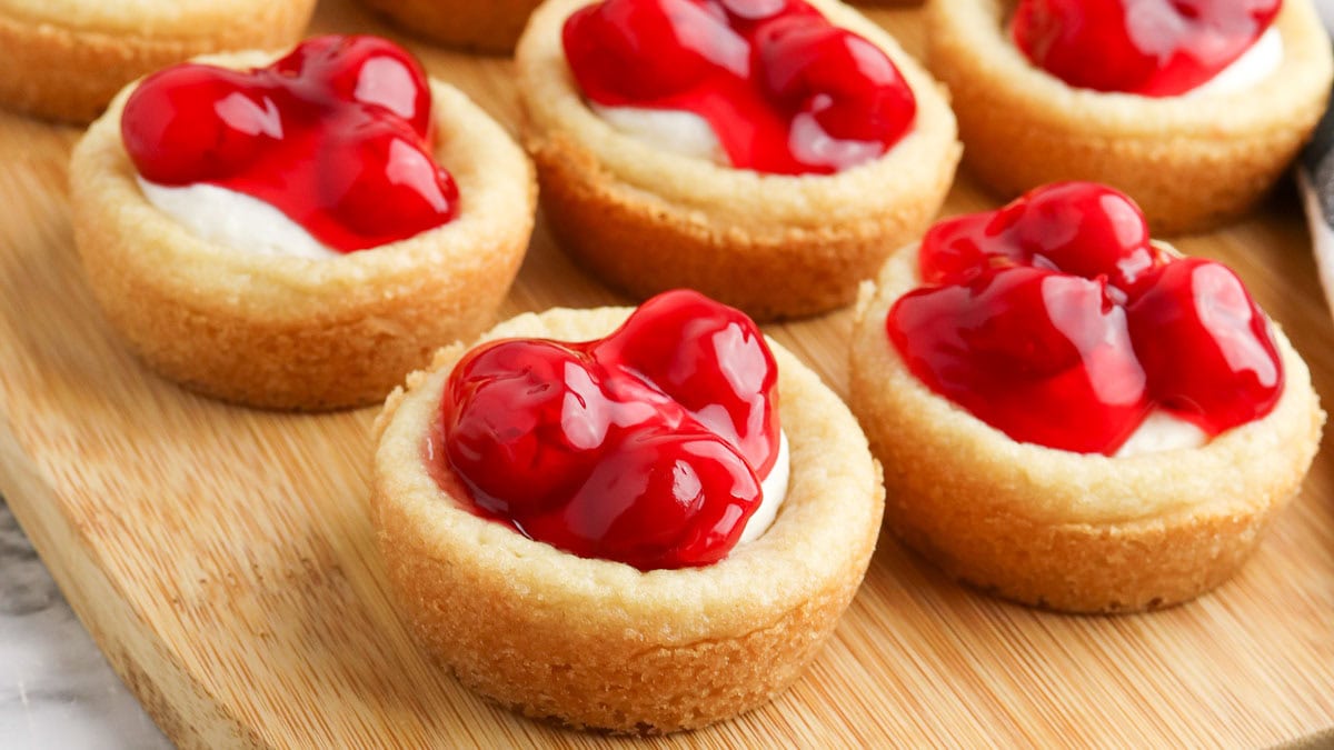 Handheld Cherry Cheesecake Cookie Cups: Perfect Party Dessert